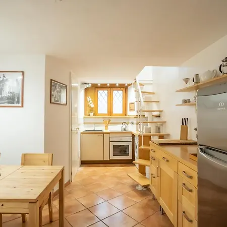 Guesthost - Quiet And Cozy Trastevere Hideaway Apartmán